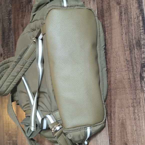 Tommy Bahama Puffer Backpack Olive Green - Picture 5 of 13